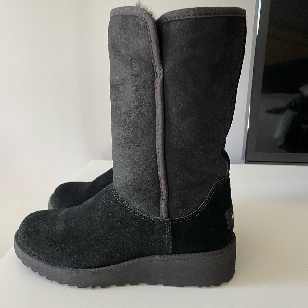 Very warm black Ugg boots
